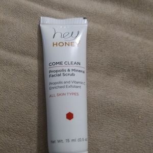 Het Honey Propolis and Mineral Facial Scrub